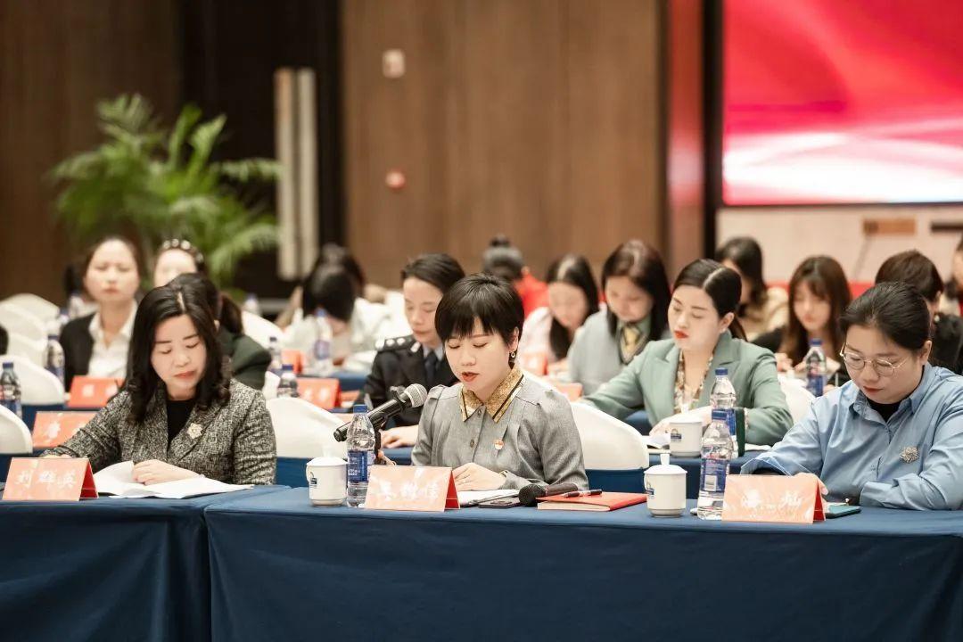 管家婆100期期中管家,探索管家婆100期期中管家的奥秘与价值