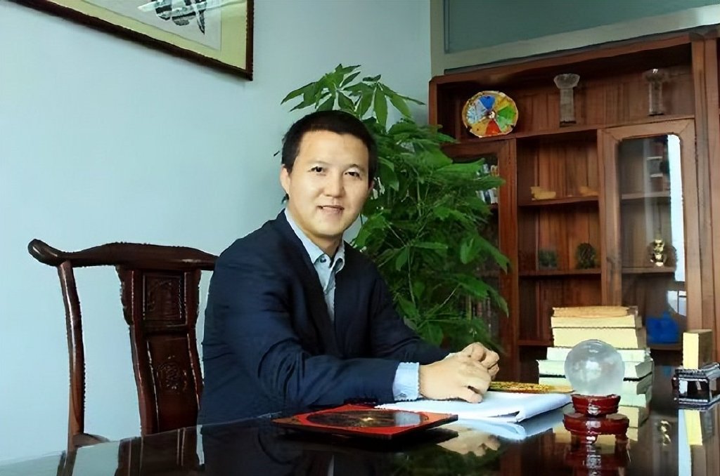 管家婆必中一肖一鸣,揭秘管家婆必中一肖一鸣，神秘预测背后的故事与智慧